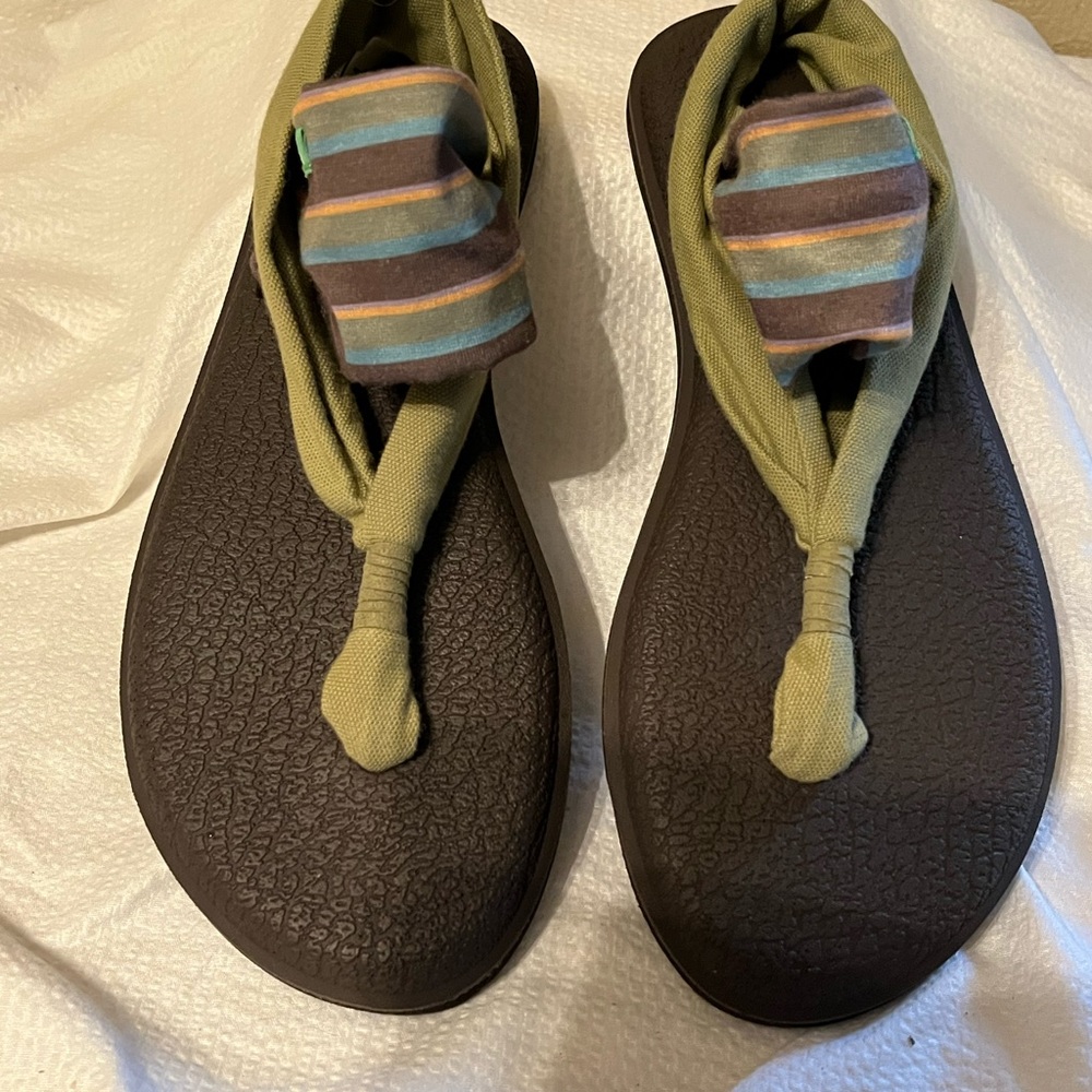 NWOT Sanuk Sling Yoga Flip Flops
